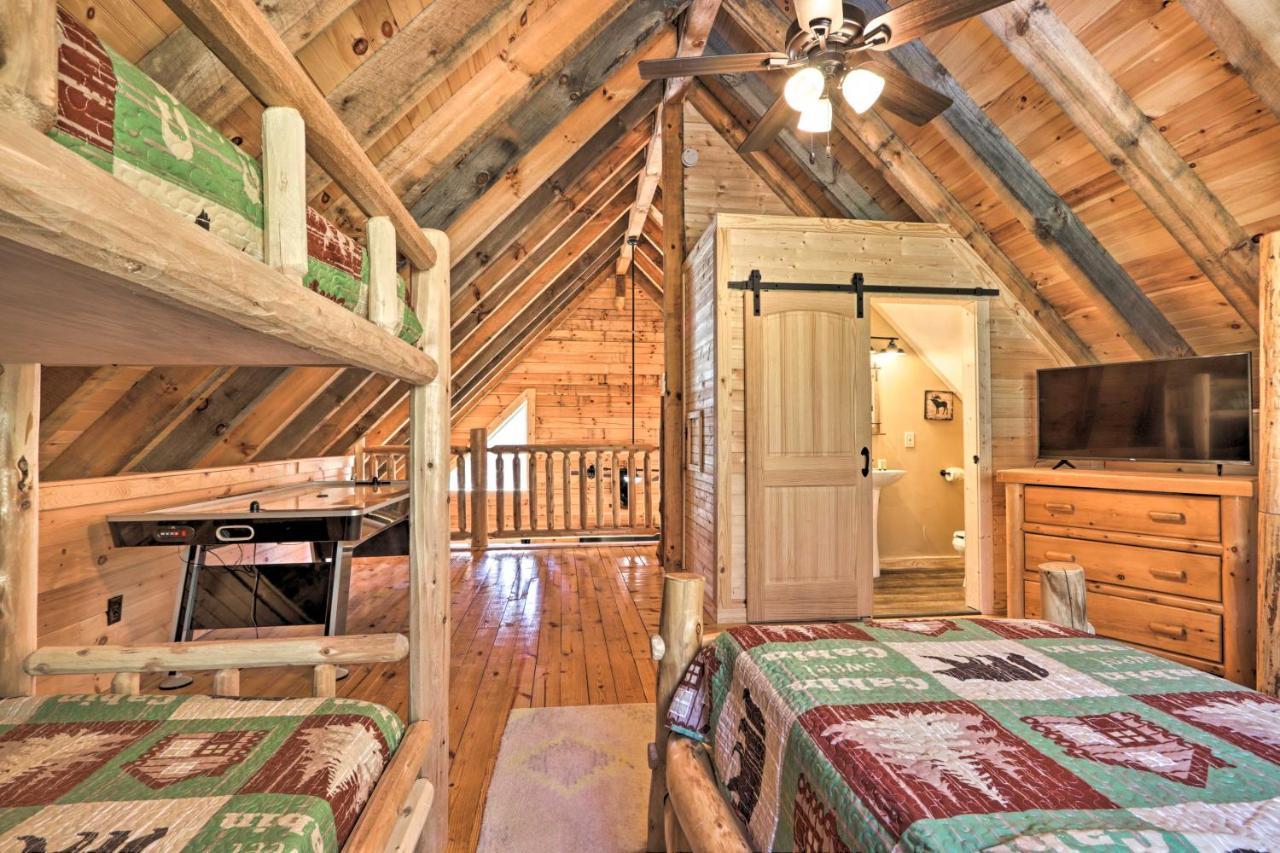 Gatlinburg Cabin With Loft And Game Room 1 Mi To Town Exterior foto