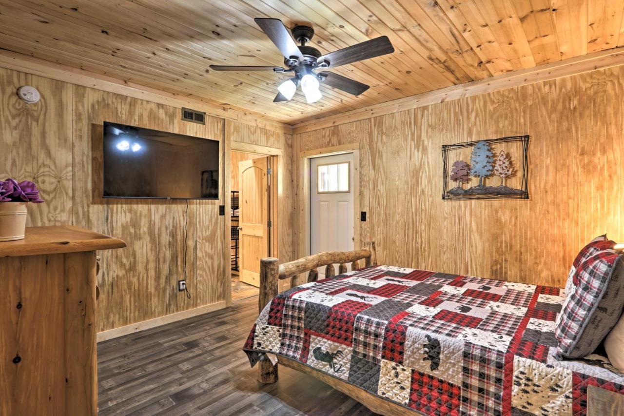 Gatlinburg Cabin With Loft And Game Room 1 Mi To Town Exterior foto