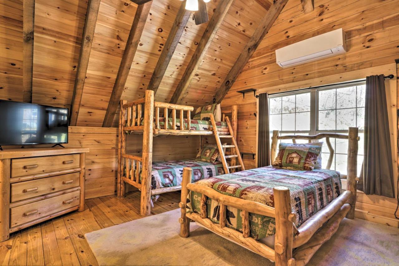 Gatlinburg Cabin With Loft And Game Room 1 Mi To Town Exterior foto